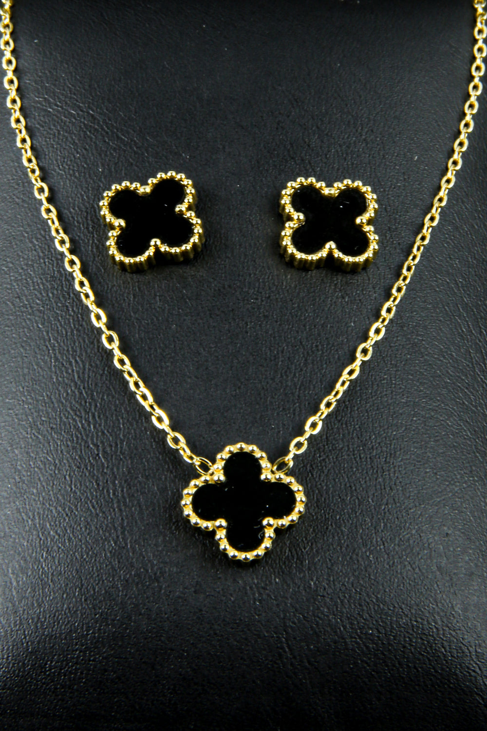 Milky Clover Necklace